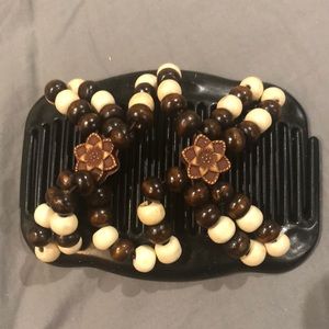 🐝Hair comb with beads. FREE🐝with any $35+ order (before tax etc)